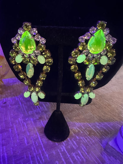 Czech Uranium Glass Glowing Necklace & Earring (Set #2)